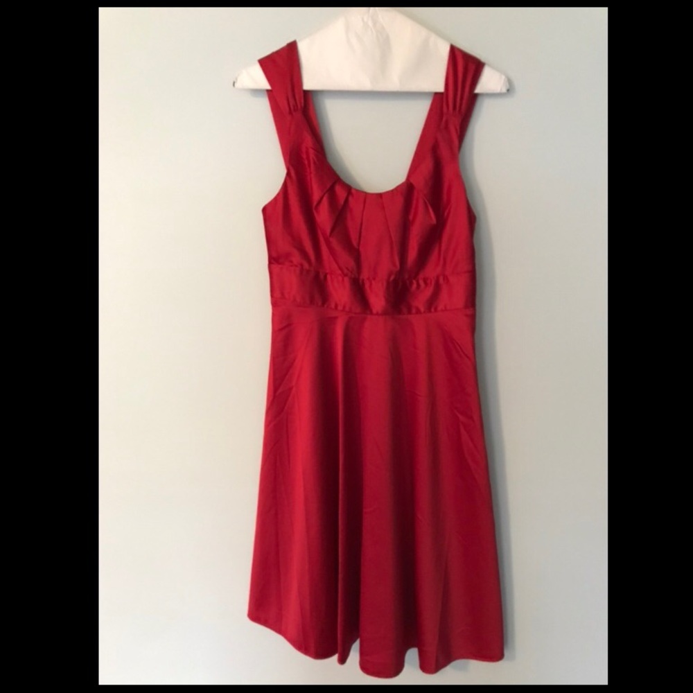 Form flattering red dress, The Limited, NWT